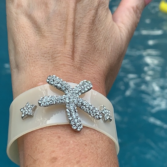 New Beautiful Star Fish Bracelet - Picture 4 of 6